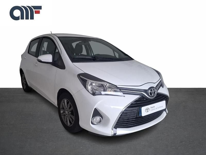 Usado Toyota Yaris Comfort 69 HP (50 kW) 2015 Branco Citadino