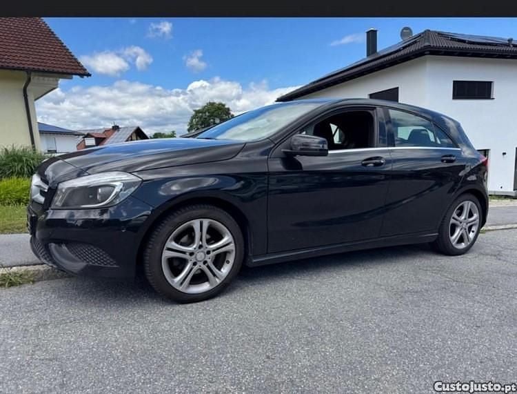 Preto Usado 2015 Mercedes A180 Urban Citadino | € 15.990 (Preço justo) - Imagem 1/1