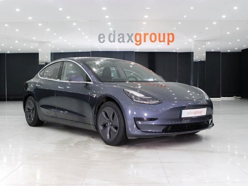 Cinzento Usado 2020 Tesla Model 3 Sedan | € 22.490 (Preço justo) - Imagem 1/4