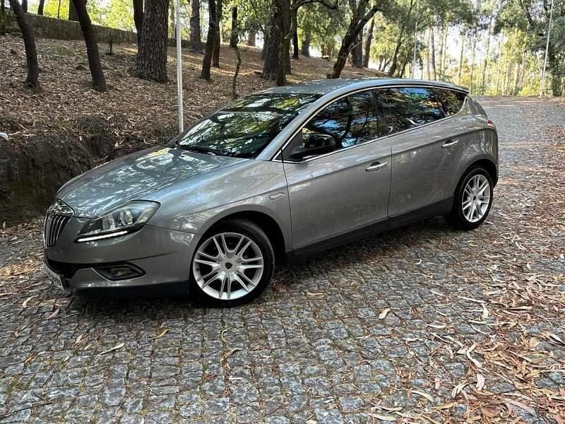 Usado Lancia Delta 120 HP (88 kW) 2009 Cinza Citadino