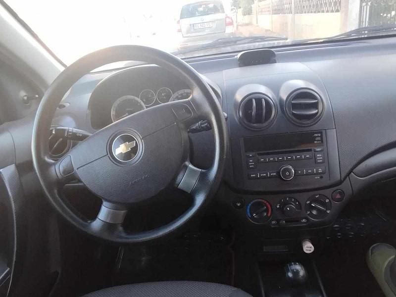 Branco Usado 2009 Chevrolet Aveo Citadino | € 1.900 (Preço justo) - Imagem 1/4