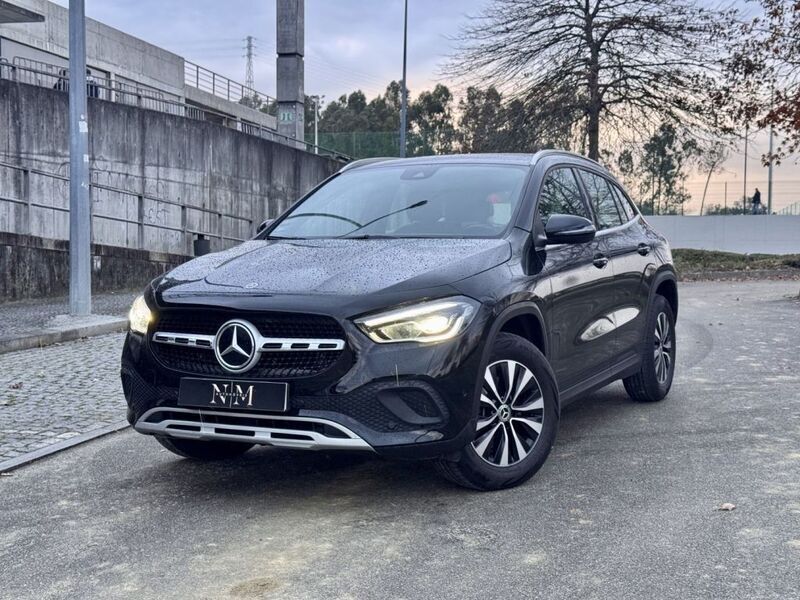 Preto Usado 2020 Mercedes GLA200 Style SUV | € 34.990 - Imagem 1/4
