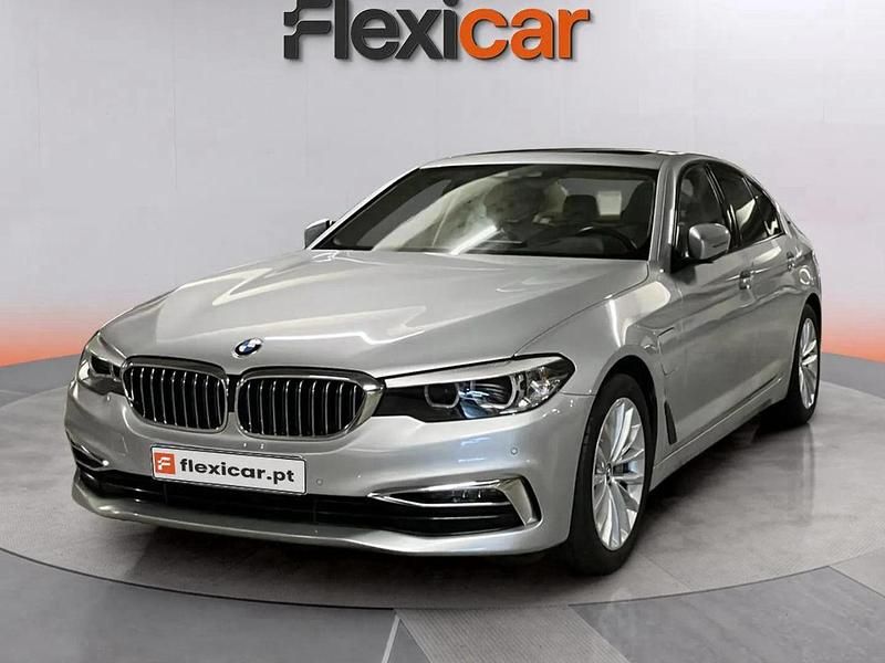 Cinza Usado 2019 BMW 530 iPerformance Sedan | € 25.490 - Imagem 1/4