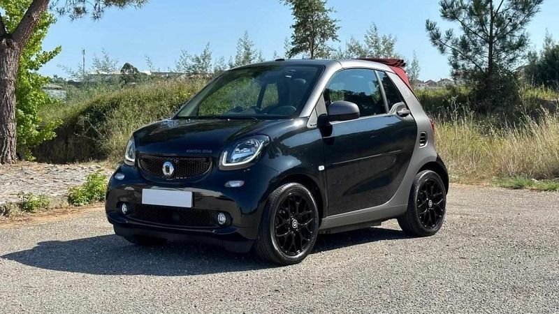 Preto Usado 2018 Smart ForTwo Electric Drive Cabrios | € 11.990 (Preço justo) - Imagem 1/4