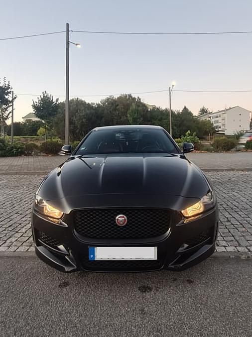 Preto Usado 2016 Jaguar XE Sedan | € 15.500 (Preço justo) - Imagem 1/4