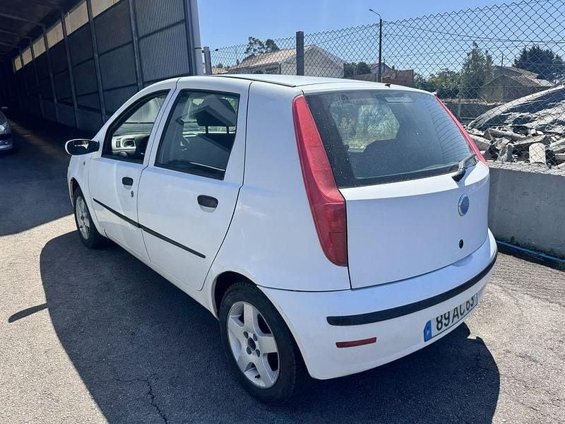 Usado Fiat Punto 80 HP (58 kW) 2005 Citadino