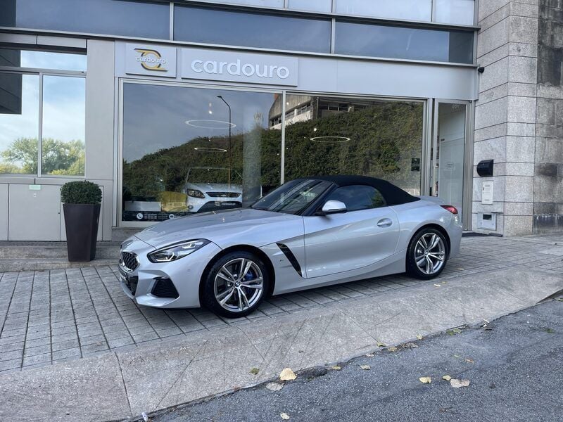 Usado BMW Z4 197 HP (144 kW) 2022 Cinzento preto Cabrios