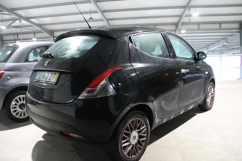 Usado Lancia Ypsilon S 69 HP (50 kW) 2013 Preto Citadino