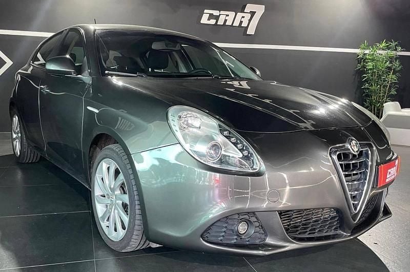 Usado Alfa Romeo Giulietta 105 HP (77 kW) 2013 Cinza Sedan
