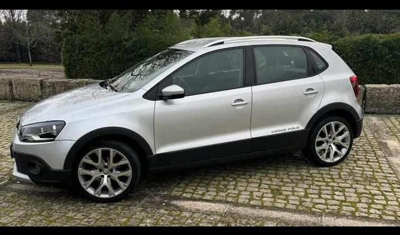 Usado VW Polo 75 HP (55 kW) 2015 Cinzento Citadino