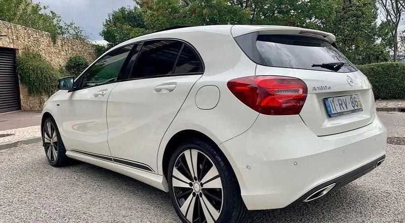 Branco Usado 2016 Mercedes A180 Citadino | € 8.750 - Imagem 1/4
