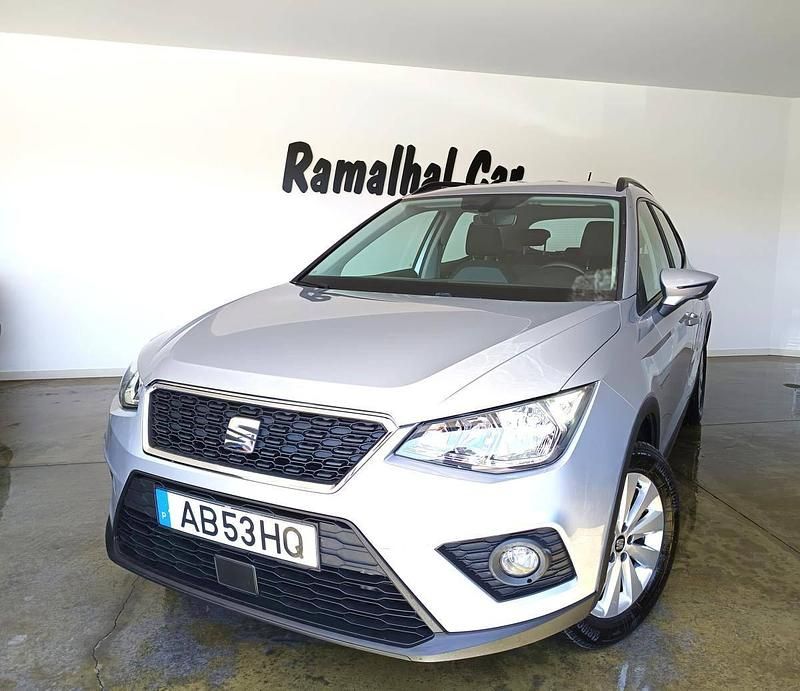 Cinza Usado 2020 Seat Arona Style SUV | € 15.400 (Preço justo) - Imagem 1/4