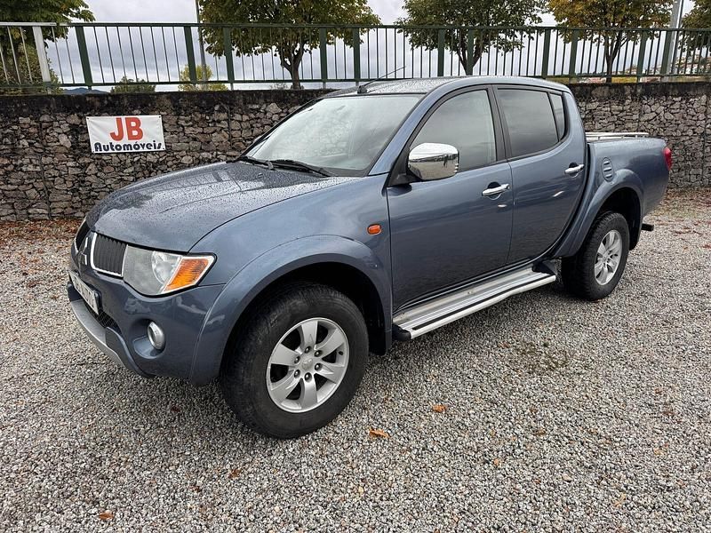 Cinza Usado 2006 Mitsubishi L Intense SUV | € 17.950 (Preço justo) - Imagem 1/4