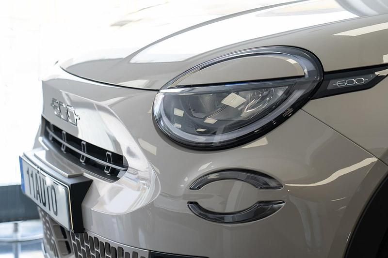 Usado Fiat 600 100 HP (73 kW) 2025 Bege SUV