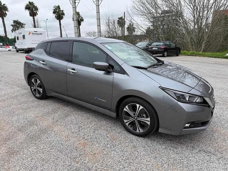 Usado Nissan Leaf 110 kW (150 HP) 2018 Cinzento Citadino