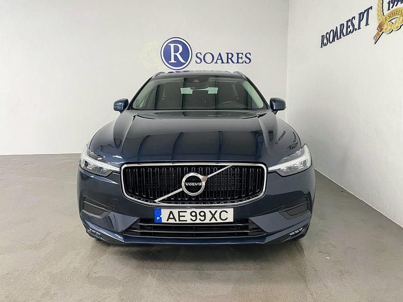 Usado Volvo XC60 Momentum 197 HP (144 kW) 2021 Azul SUV