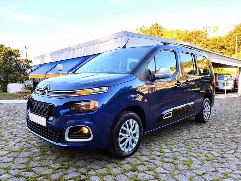 Azul Usado 2019 Citroën Berlingo Shine Monovolume | € 26.500 - Imagem 1/4