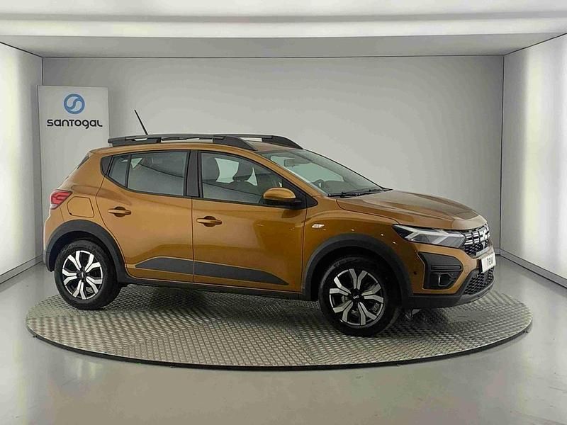 Laranja Usado 2024 Dacia Sandero Expression Citadino | € 17.290 (Preço justo) - Imagem 1/3