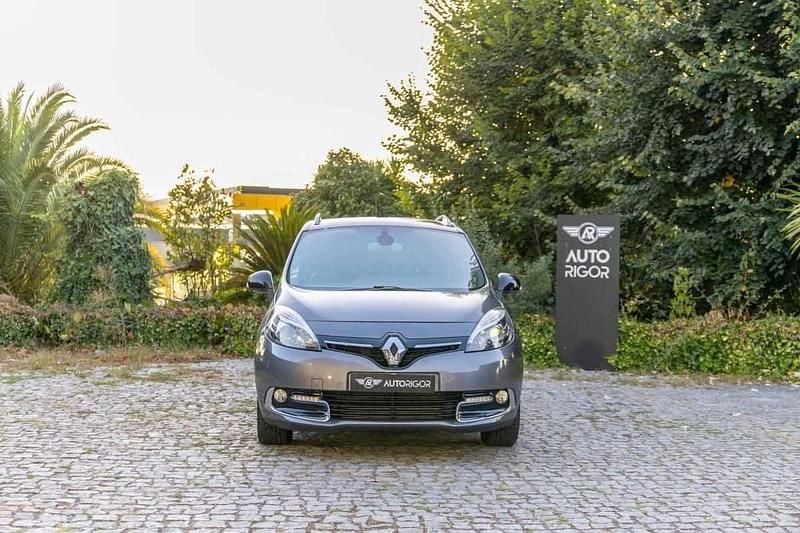 Cinzento Usado 2015 Renault Mégane III | € 14.500 (Caro) - Imagem 1/4