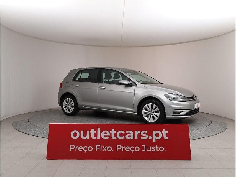 Usado VW Golf VII 110 HP (80 kW) 2018 Cinzento claro metalizado