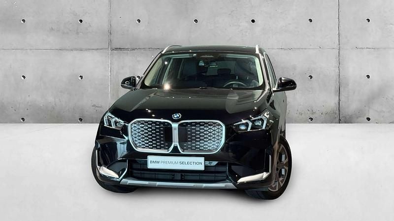 Preto sapphire metalizada Usado 2025 BMW iX1 Comfort Edition SUV | € 49.946 (Preço justo) - Imagem 1/4