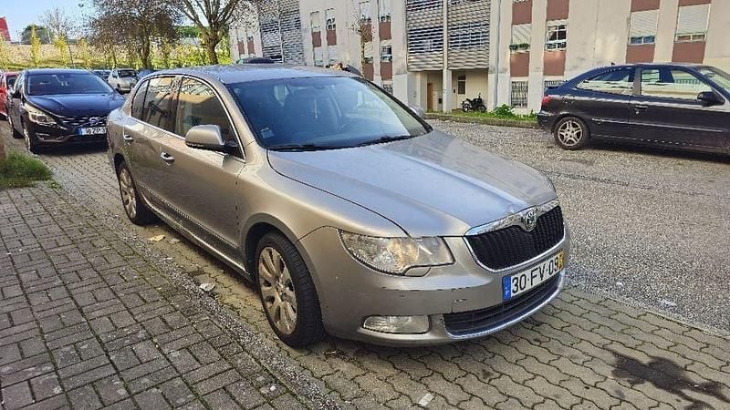 Usado 2008 Skoda Superb Sedan | € 3.000 - Imagem 1/4