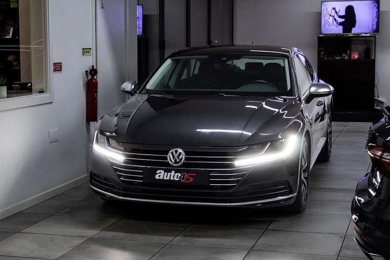 Usado VW Arteon 150 HP (110 kW) 2020 Cinzento