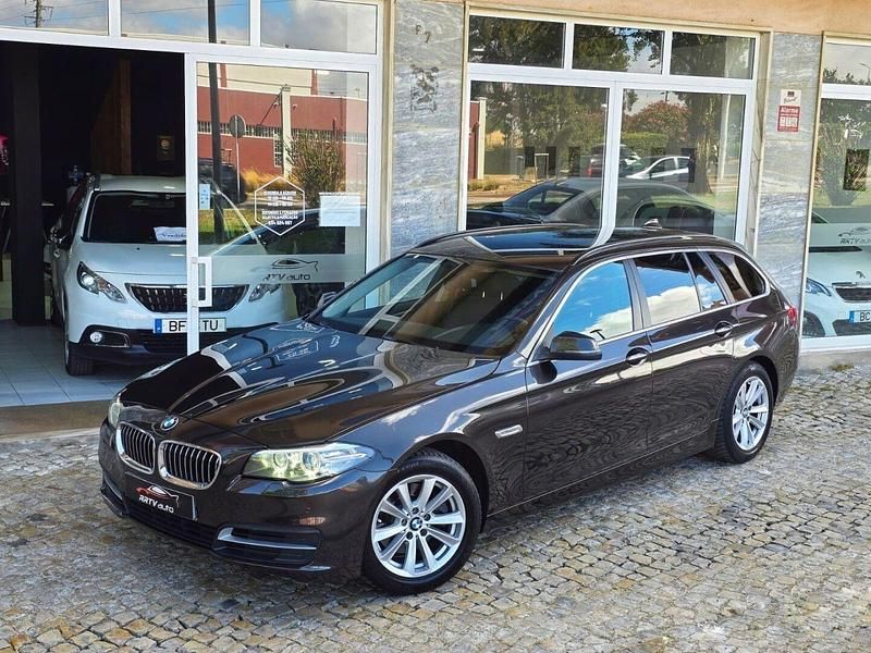 Preto Usado 2016 BMW 520 Luxury Line Carrinha | € 18.950 (Preço justo) - Imagem 1/4