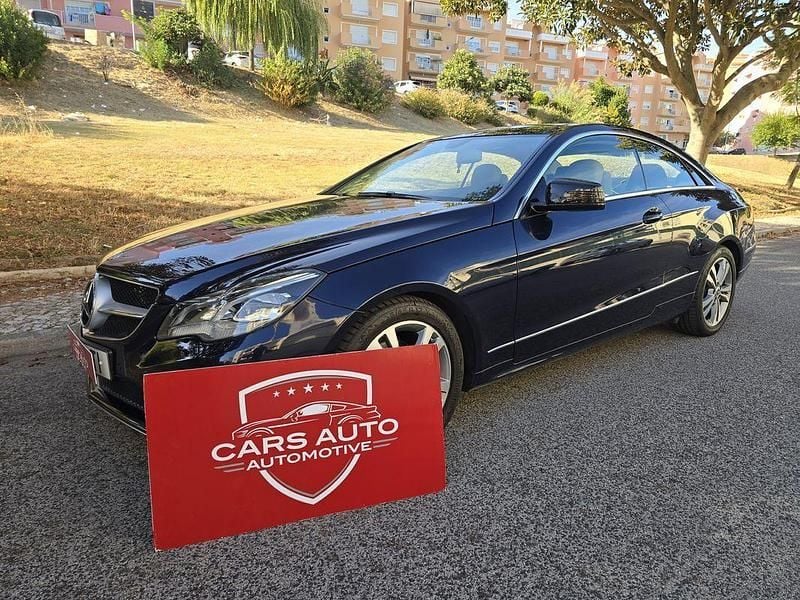 Azul Usado 2015 Mercedes E220 Coupé | € 21.999 (Preço justo) - Imagem 1/4