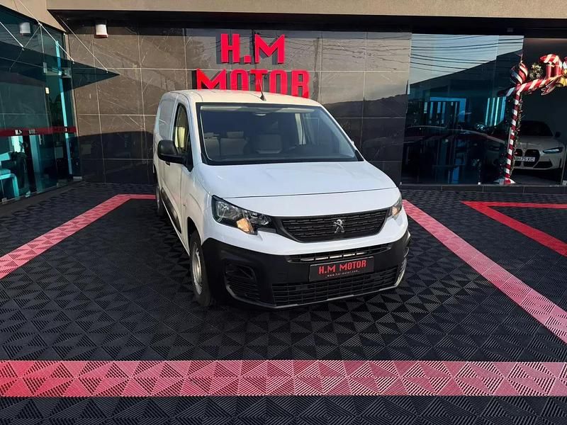 Branco Usado 2020 Peugeot Partner Monovolume | € 14.900 (Preço justo) - Imagem 1/4