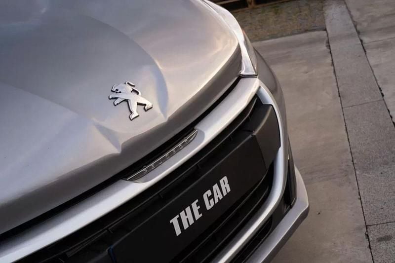 Usado Peugeot 208 Active 82 HP (60 kW) 2019 Cinzento Citadino