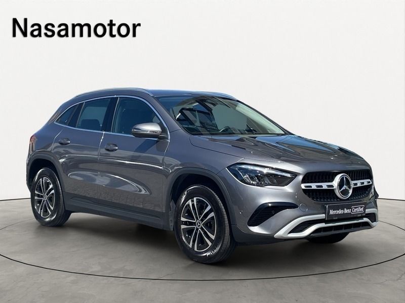 Cinzento escuro metalizado Usado 2024 Mercedes GLA180 SUV | € 48.500 (Preço justo) - Imagem 1/4