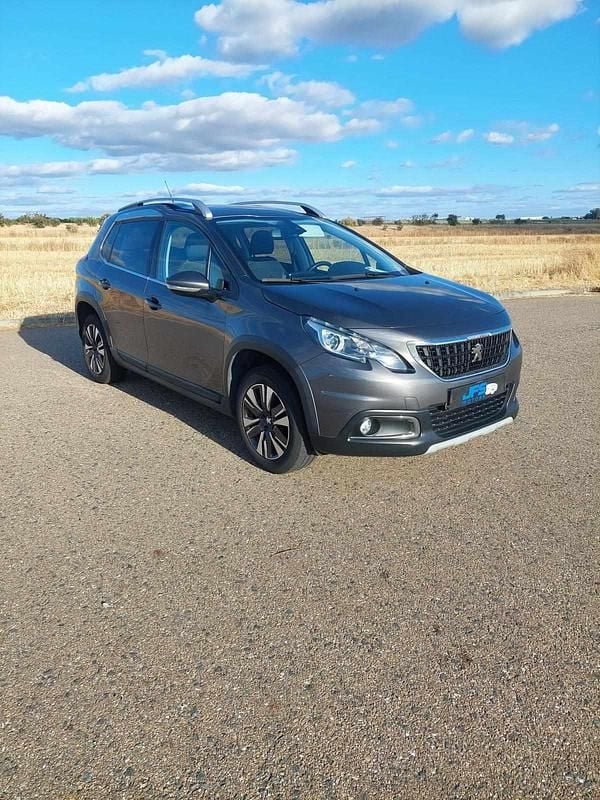 Cinza Usado 2019 Peugeot 2008 Allure SUV | € 13.500 (Preço justo) - Imagem 1/4