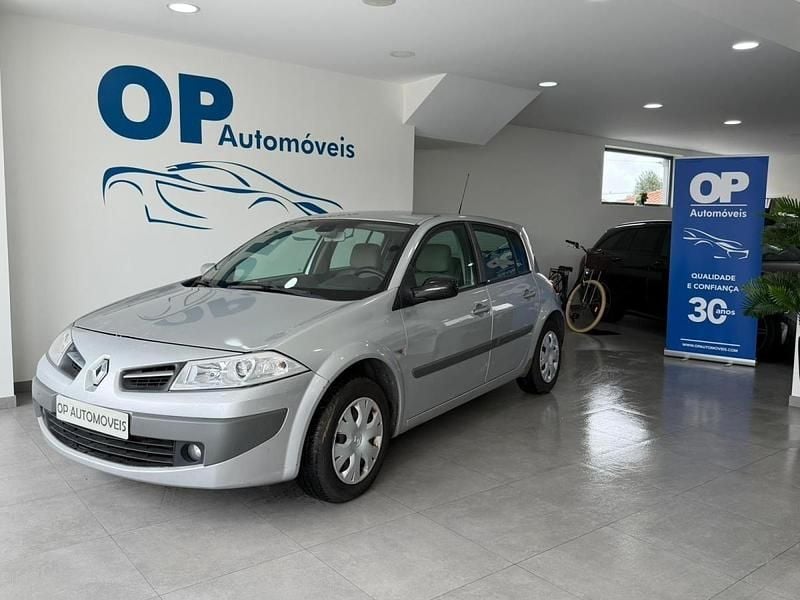 Cinza Usado 2008 Renault Mégane III Sedan | € 3.950 (Preço justo) - Imagem 1/4