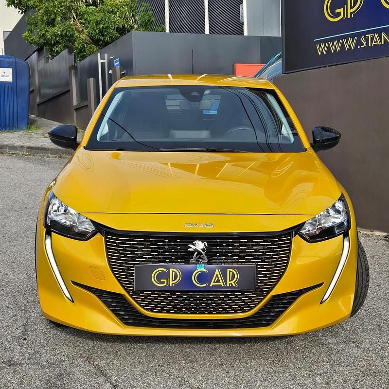 Usado Peugeot e-208 Active 100 kW (136 HP) 2023 Amarelo Citadino