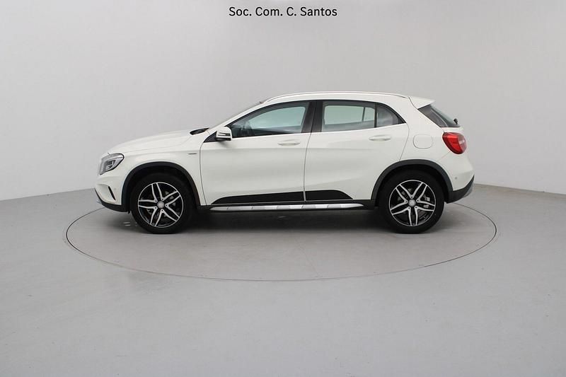 Usado Mercedes GLA180 Urban 116 HP (85 kW) 2016 Branco SUV