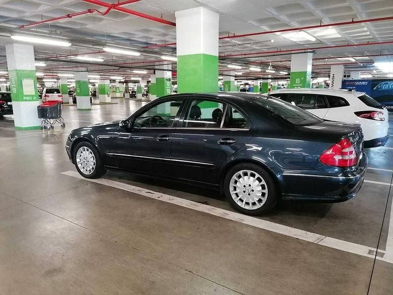 Usado 2003 Mercedes E320 Elegance Sedan | € 7.150 - Imagem 1/4