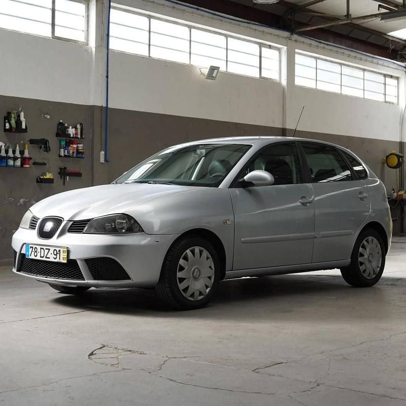 Cinzento Usado 2007 Seat Ibiza | € 2.500 (Bom preço) - Imagem 1/4