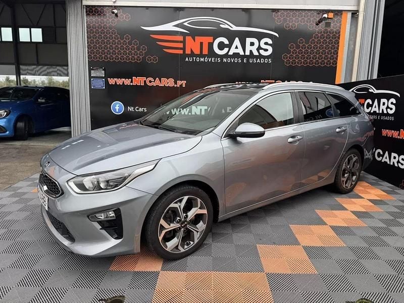 Usado Kia Ceed 136 HP (100 kW) 2021 Cinza Citadino