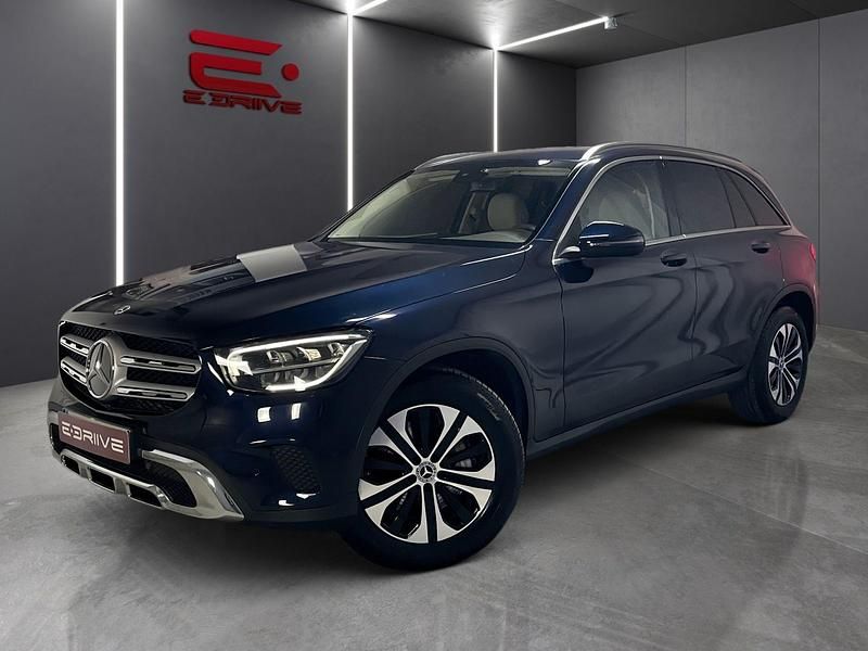 Azul Usado 2021 Mercedes GLC300 Business SUV | € 44.980 (Preço justo) - Imagem 1/4