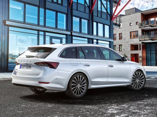 Usado Skoda Octavia 204 HP (150 kW) 2021 Cinzento Carrinha