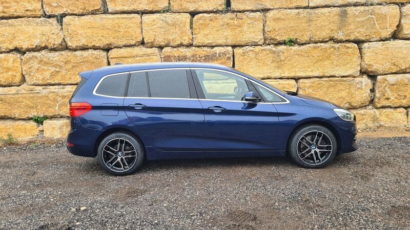 Usado BMW 218 Gran Tourer 150 HP (110 kW) 2019 Azul Monovolume