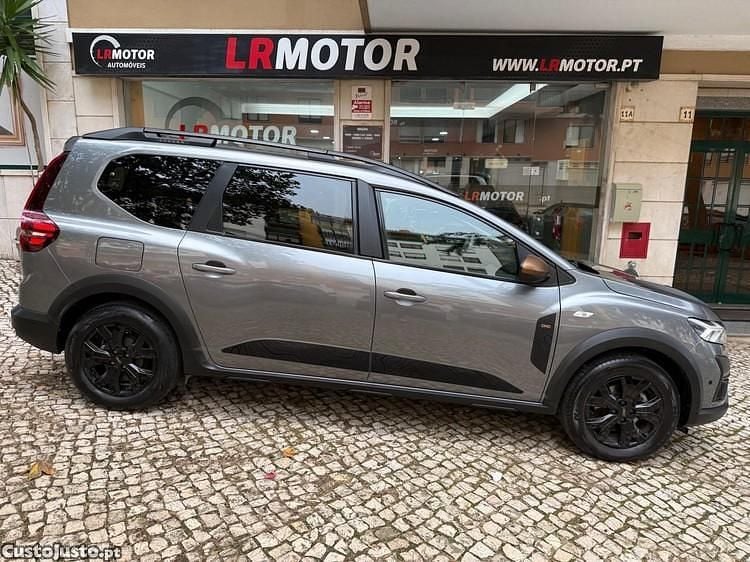 Cinza Usado 2023 Dacia Jogger Extreme Monovolume | € 21.950 - Imagem 1/1