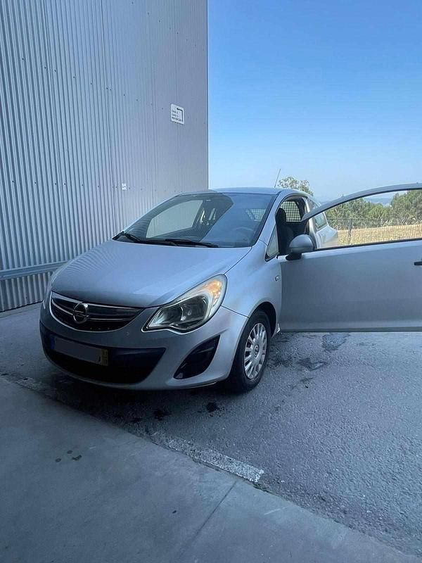 Cinzento Usado 2011 Opel Corsa Carrinha | € 3.500 (Preço justo) - Imagem 1/4