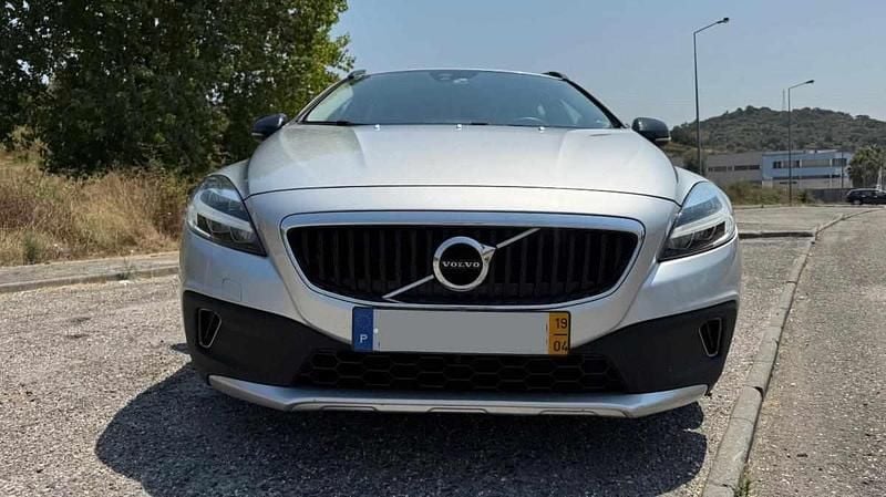Cinzento Usado 2019 Volvo V40 Carrinha | € 18.000 (Preço justo) - Imagem 1/4