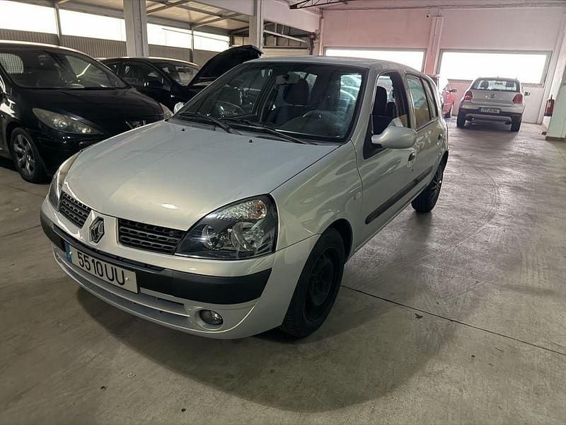 Usado Renault Clio II 75 HP (55 kW) 2003 Sedan