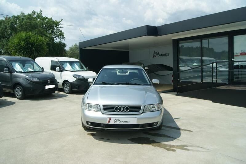 Usado Audi A4 115 HP (84 kW) 2000 Prata Sedan