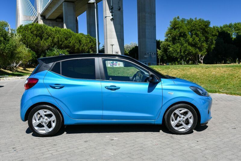 Azul Usado 2020 Hyundai i10 Comfort Citadino | € 12.950 (Preço justo) - Imagem 1/4