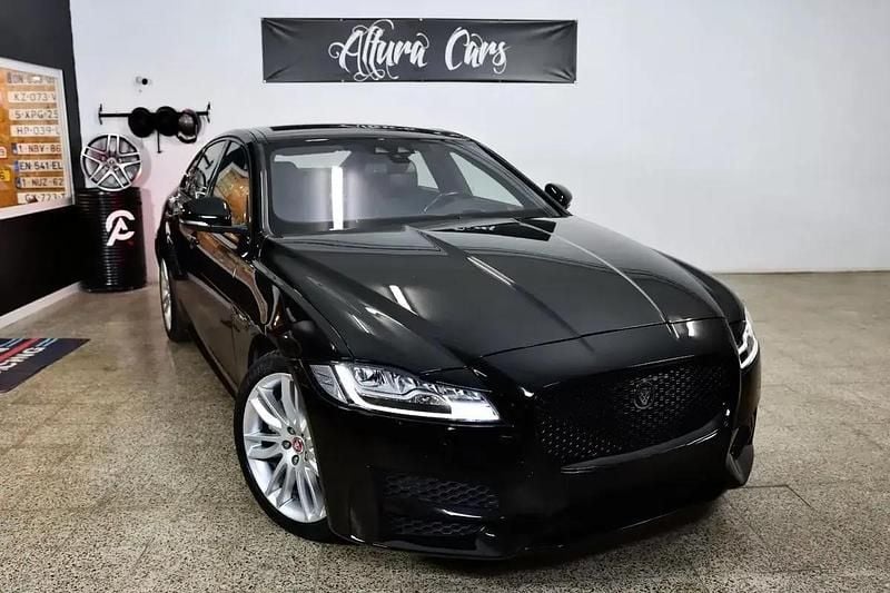 Usado Jaguar XF R-Sport 180 HP (132 kW) 2016 Preto Sedan