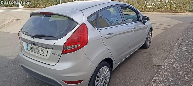 Cinza Usado 2008 Ford Fiesta Sedan | € 4.990 (Caro) - Imagem 1/1